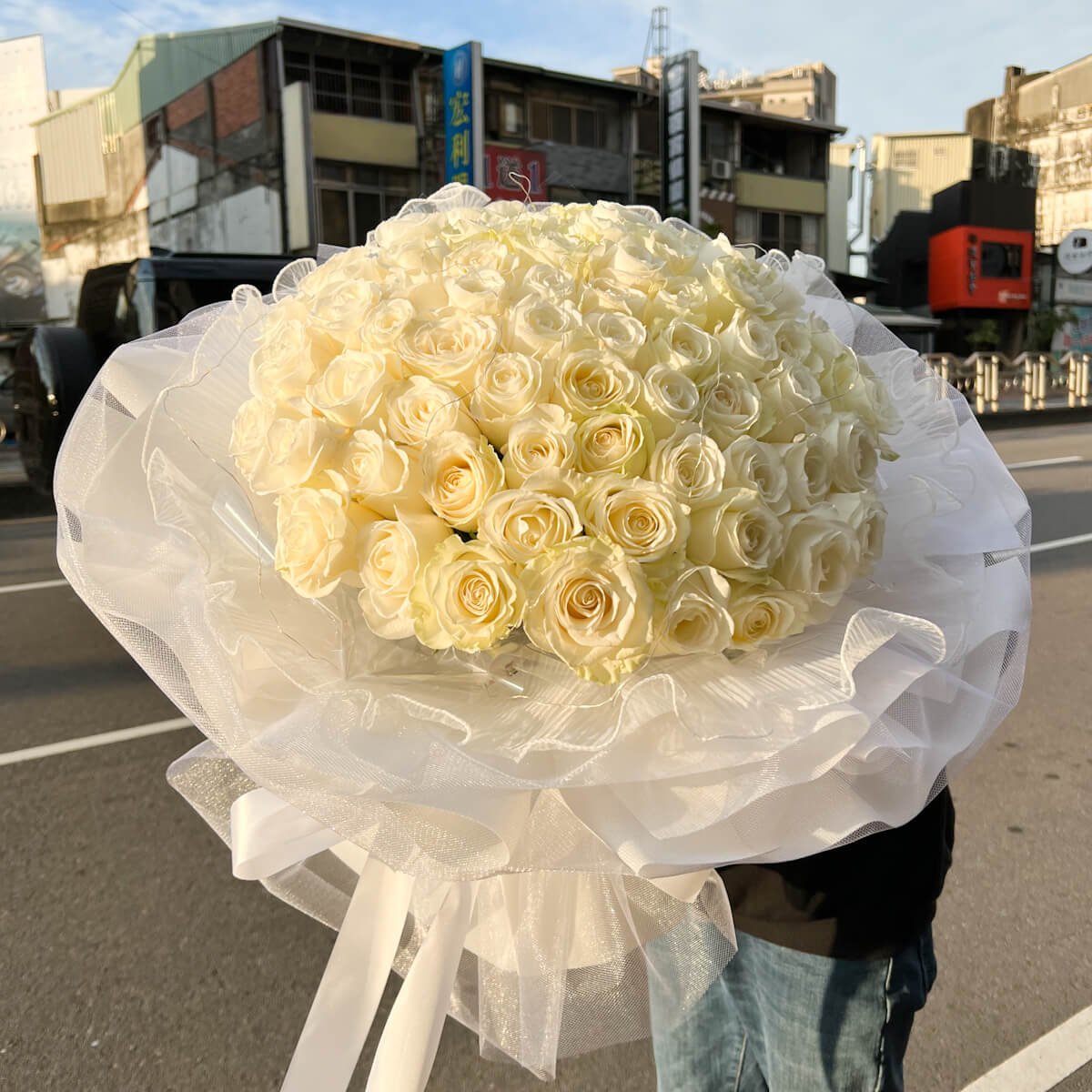 66朵進口白玫瑰花束 Alice Flower Shop 愛麗絲工作花坊 台中鮮花永生乾燥花店